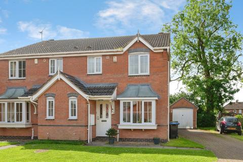 3 bed property, in Gale Close, £269,950