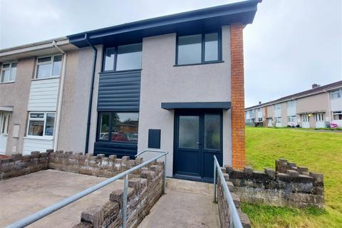 3 bed property, in Westland Close, £175,000