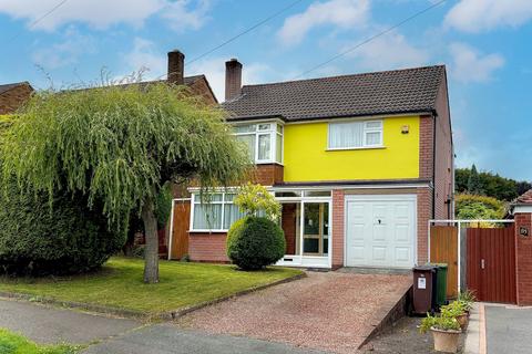 3 bed property, in Camberley Crescent, £289,950