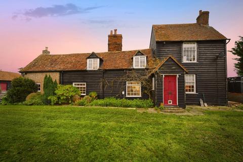 4 bed property, in Marshes, £800,000