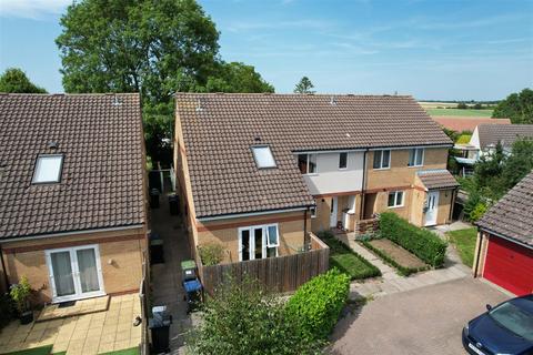 1 bed property, in Montford Close, £185,000