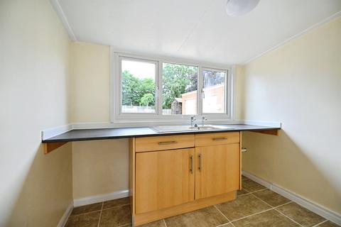 2 bed property, in Westgate Street, £220,000