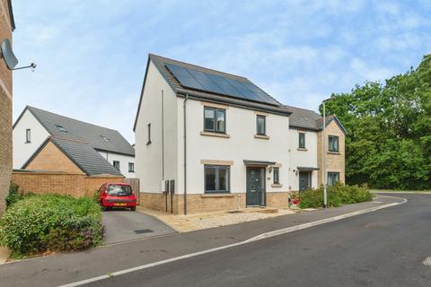 3 bed property, in Boughton Road, £300,000