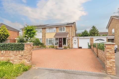 3 bed property, in Mayflower Way, £750,000