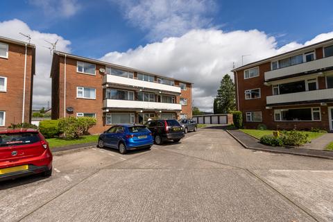 2 bed property, in Norfolk Court, £210,000
