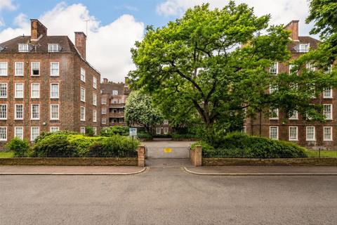 3 bed property, in Frampton Street, £500,000