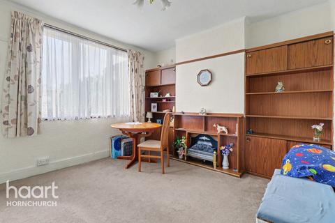 3 bed property, in Stanley Road, £475,000