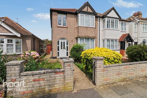 3 bed property, in Stanley Road, £525,000