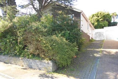4 bed property, in Heatherslade Close, £200,000