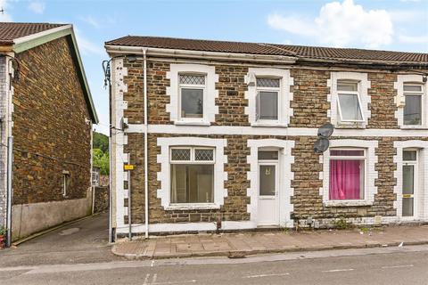 4 bed property, in Meadow Street, £155,000