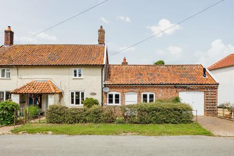 2 bed property, in Chain Free Characterful Cottage in Thompson, £300,000