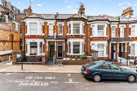 2 bed property, in Kathleen Road, £625,000