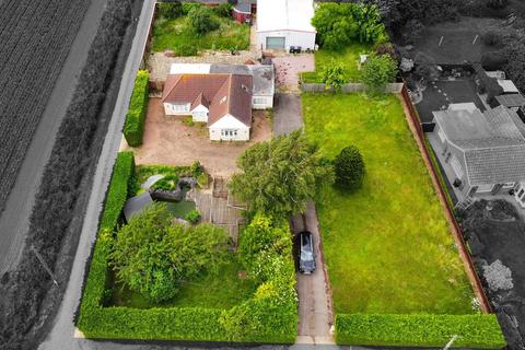 3 bed property, in Main Road, £335,000