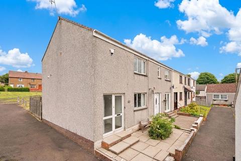 2 bed property, in Quarry Road, £105,000