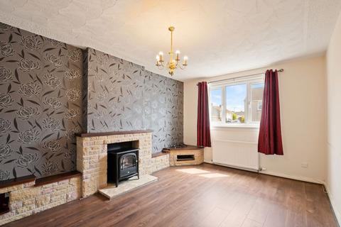 2 bed property, in Quarry Road, £105,000