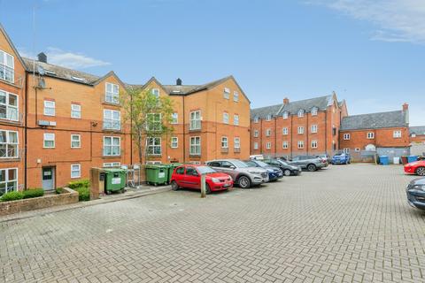 1 bed property, in Newland Road, £130,000