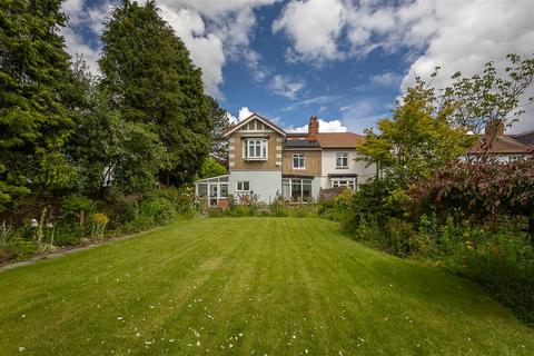 5 bed property, in Kenton Road, £750,000