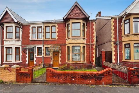 3 bed property, in Grange Street, £180,000