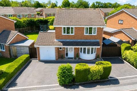 4 bed property, in Hillwood Avenue, £559,950