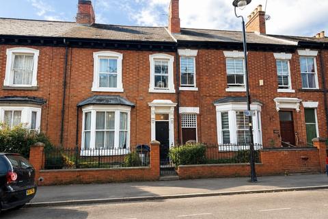 4 bed property, in Lincoln Street, £350,000