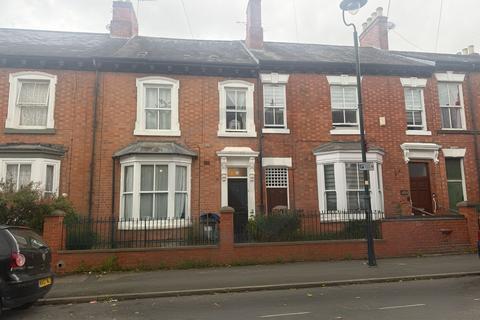 4 bed property, in Lincoln Street, £350,000