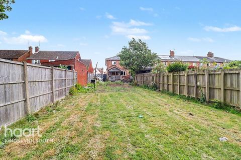3 bed property, in Field Road, £230,000