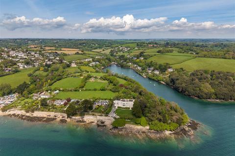 3 bed property, in Feock, £599,950