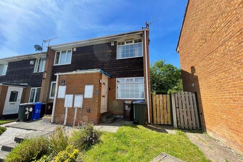 2 bed property, in 18 Meadowcroft Glade, £80,000