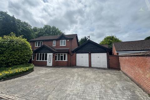 5 bed property, in Castle Hills Drive, £599,950