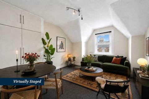 1 bed property, in Lyncroft Gardens, £400,000
