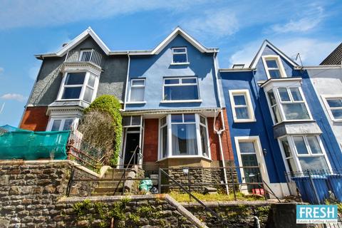 7 bed property, in Constitution Hill, £330,000