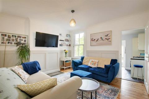3 bed property, in Park Road, £600,000