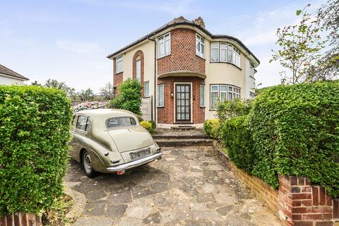 3 bed property, in Felbridge Avenue, £650,000