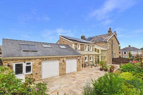 4 bed property, in Chapel Hill, £410,000