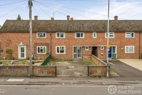 2 bed property, in Swindon Road, £130,000