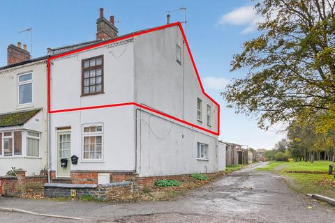 1 bed property, in East Street, £140,000