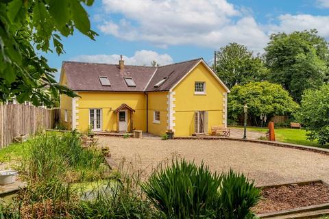 4 bed property, in Trelech, £625,000