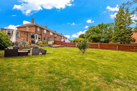 2 bed property, in Blue Banks Avenue, £240,000