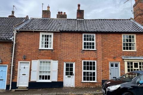 2 bed property, in High Street, £215,000