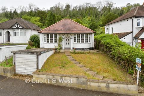 2 bed property, in Valley Road, £400,000
