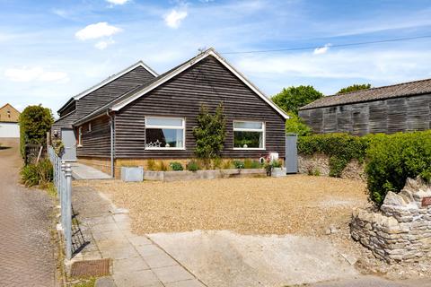 4 bed property, in High Street, £700,000