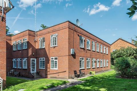 1 bed property, in Epsom Road, £130,000