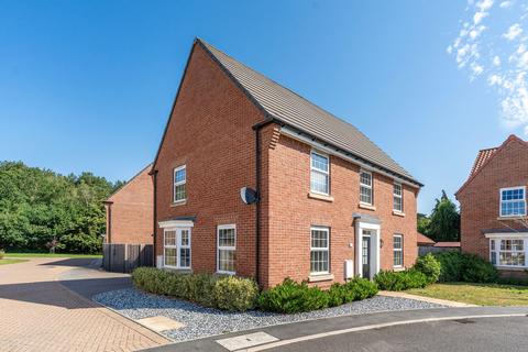 4 bed property, in Rowan Crescent, £400,000