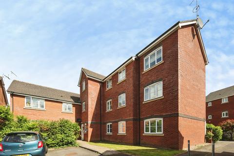 2 bed property, in Harbourne Close, £135,000