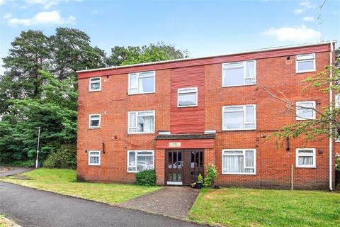 2 bed property, in Elizabeth Close, £190,000
