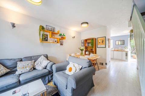 2 bed property, in Henley Drive, £625,000