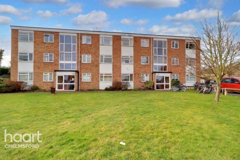 2 bed property, in Haig Court, £190,000