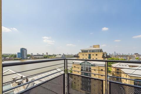 2 bed property, in Burrells Wharf Square, £650,000