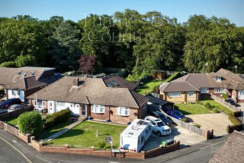 5 bed property, in St. Hildas Way, £735,000