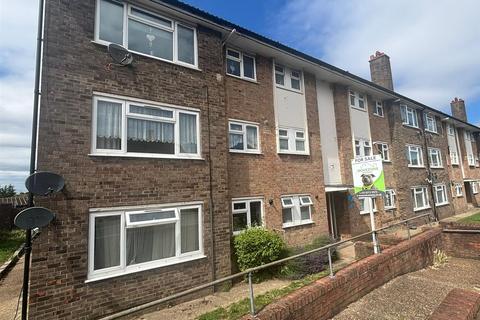 2 bed property, in Nichol Lane, £279,500